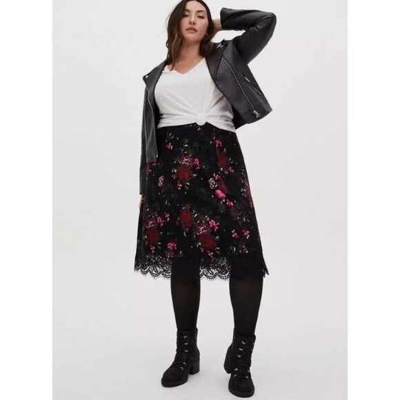 Torrid Black Floral Premium Ponte Lace Midi Skirt Scallop Lace Pockets Women 3 - Picture 1 of 10